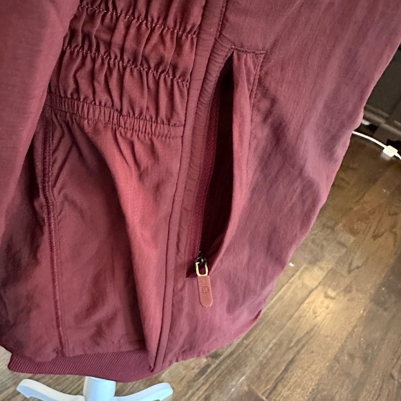 NWT Lululemon Sights Seen Jacket, Size 2, Burgundy - Picture 5 of 8
